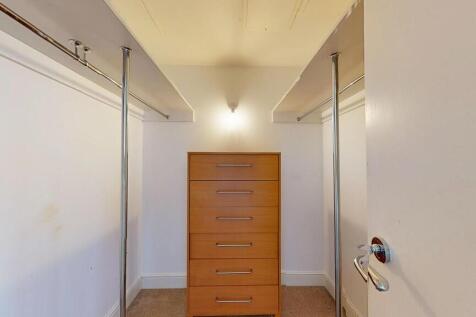 bed2 closet