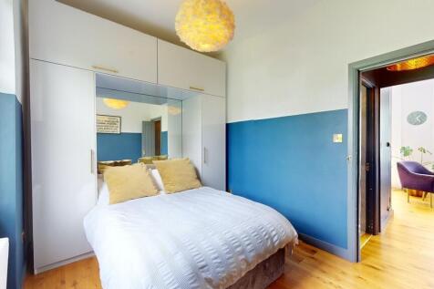 bedroom right