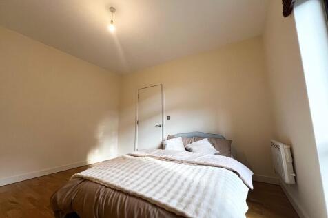 Bedroom 2 (2)
