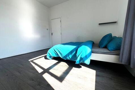 Bedroom 1b