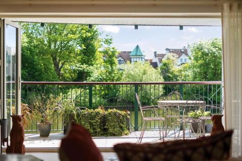 Bi-Folds Onto Balcony