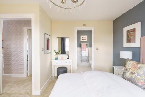 A second double bedroom with en suite