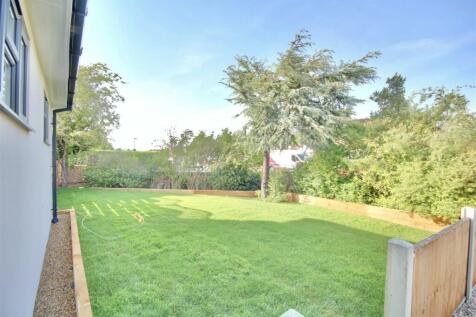 FRONT GARDEN.jpg