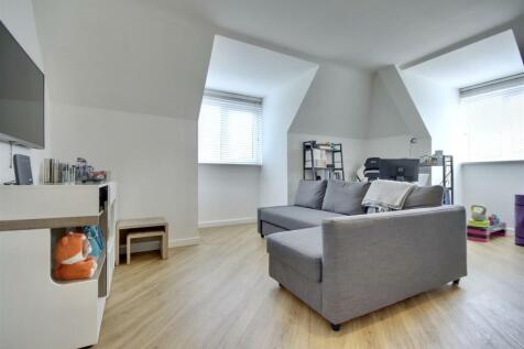 LIVING ROOM AREA