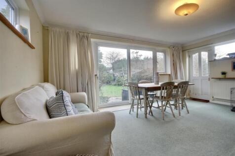 DINING/FAMILY ROOM