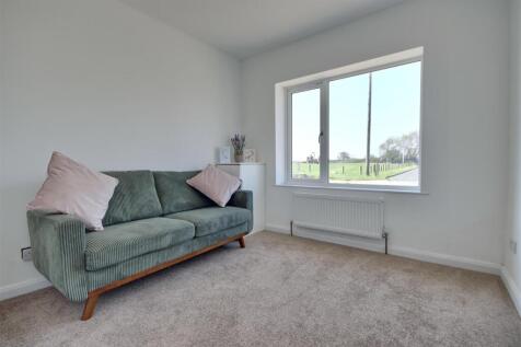 BEDROOM/RECEPTION ROOM