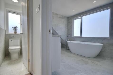 BATHROOM/WC