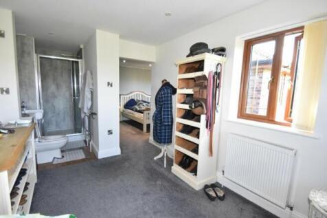 DRESSING ROOM