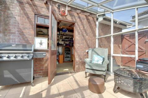GARDEN ROOM