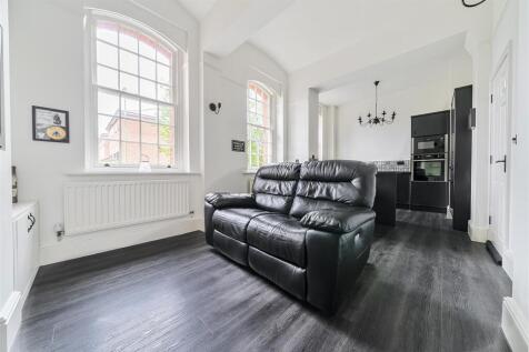 OPEN PLAN LIVING SPACE