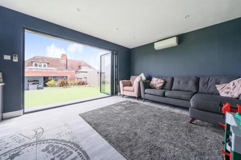 OUTDOOR ROOM