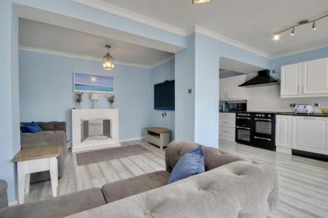 KITCHEN/LOUNGE