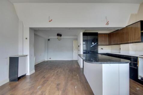 KITCHEN/DINER/FAMILY ROOM
