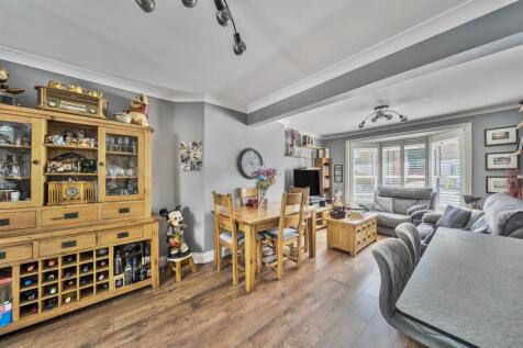 LONGE/DINING ROOM