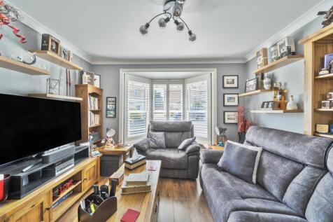LONGE/DINING ROOM
