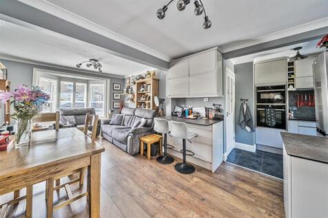 LONGE/DINING ROOM