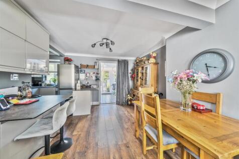 LONGE/DINING ROOM