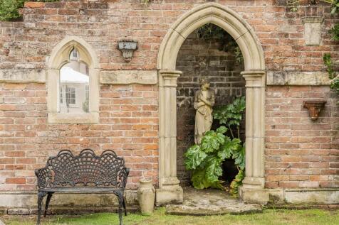 WALLED GARDEN