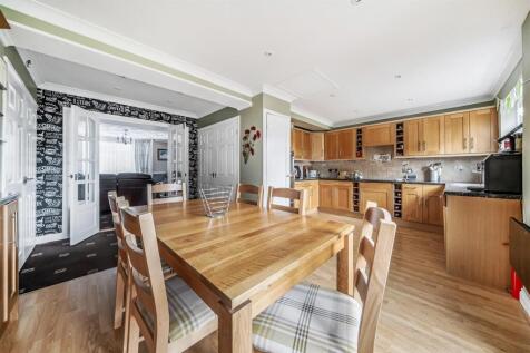 KITCHEN/ DINING ROOM