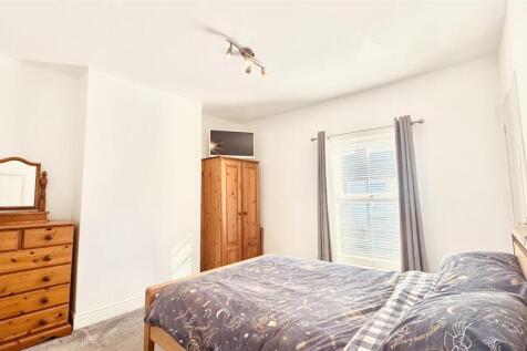 27 Queen Street - Bedroom Two.jpg