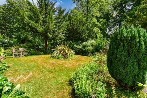 Front Garden 2.jpg