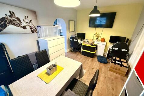 PHOTO-2025-10-30-21-25-05 3.jpg