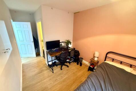 PHOTO-2025-11-06-12-38-42 4.jpg