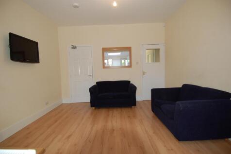 8  SL28 Living Room.JPG