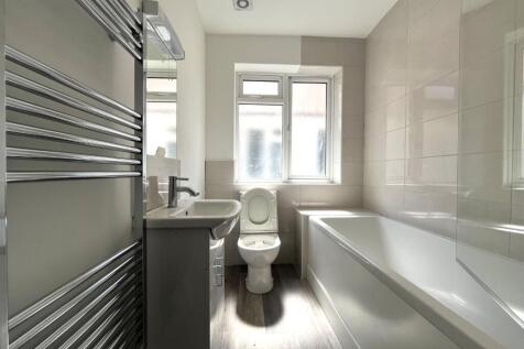 BATHROOM.jpeg