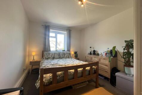 Bedroom 1.JPG