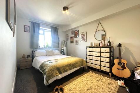 Bedroom 2.JPG