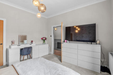 10 Bedroom 1