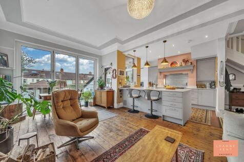 Kitchen Diner (Family Room)