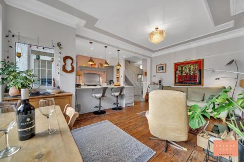 Kitchen Diner (Family Room)