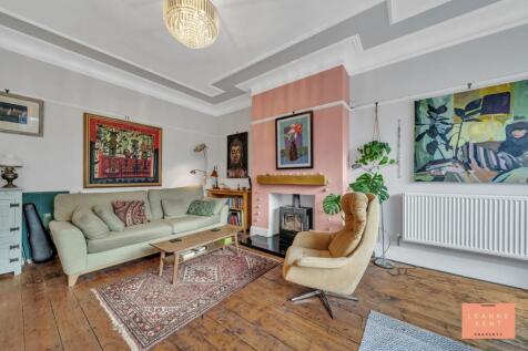 Kitchen Diner (Family Room)