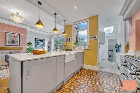 Kitchen Diner (Family Room)