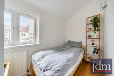 5afd9e2b-3d4d-4dd...