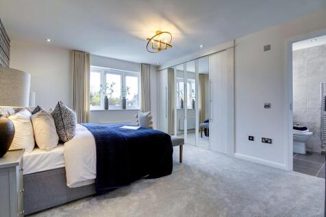 Main bedroom with plenty of space for wardrobes
