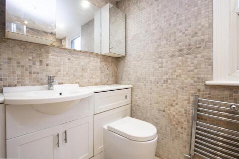 8 Pattenden Road SE6 bathroom 1.jpg