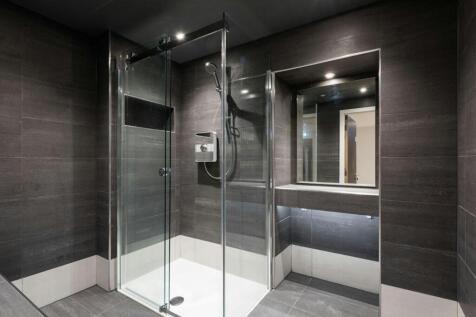 14 Edmund House Newhall Street  Showers.JPG