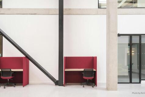 Hot desks  open space  for web use.jpg