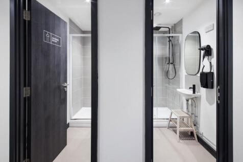 Rum Runner Regency Wharf  Showers.jpg