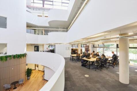 12 iCentrum  Hot Desking2.jpg