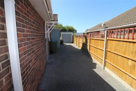 Driveway to Side