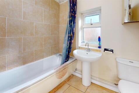 10-Quentin-Street-Cardiff-Bathroom.jpg