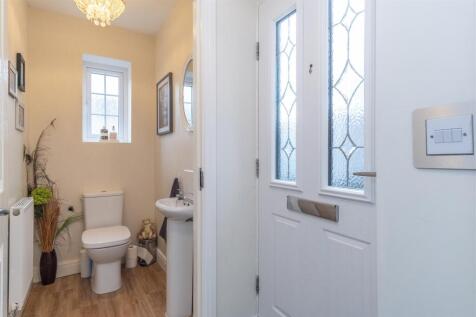 Entrance Hall/WC