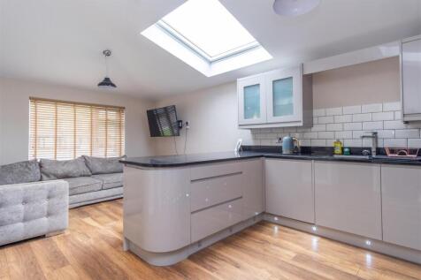 Kitchen/Famil yRoom