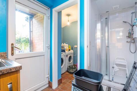 Utility Room/Shower Room