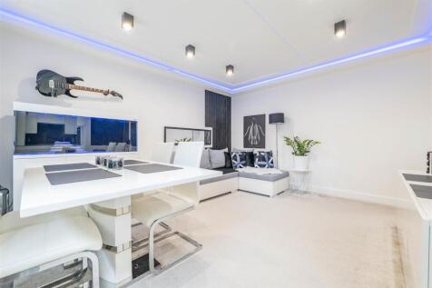 Lounge/Dining/Kitchen