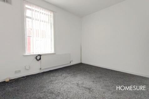 LARGE BEDROOM